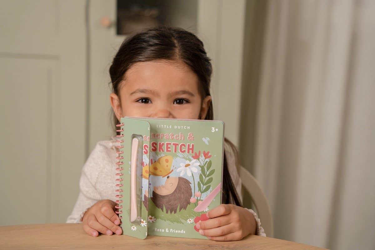 Livro Scratch "Rosa & Friends" - Little Dutch