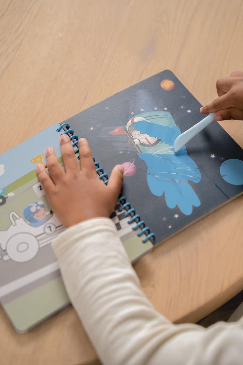Livro Scratch "Jim & Friends" - Little Dutch