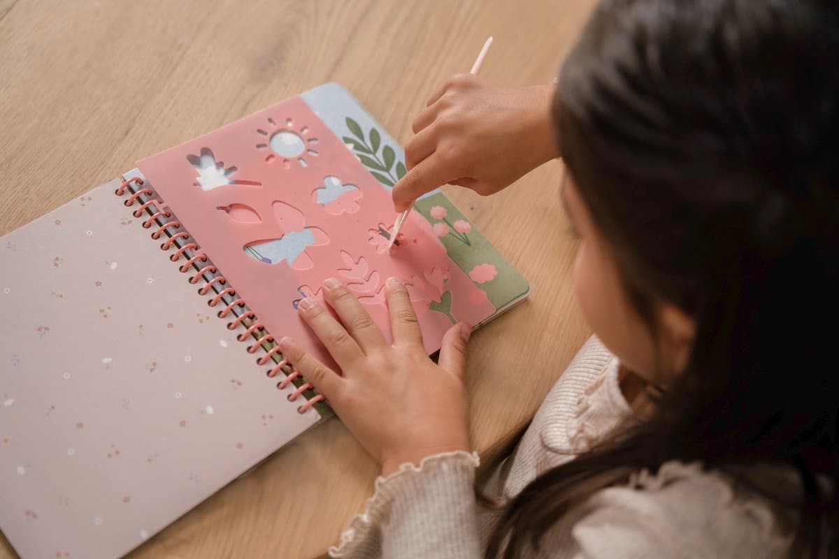 Livro Scratch "Rosa & Friends" - Little Dutch